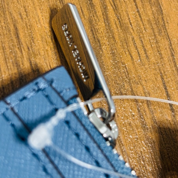 MICHAEL KORS OUTLET Blue Medium Logo Card Case New with tags!!! - Picture 8 of 9